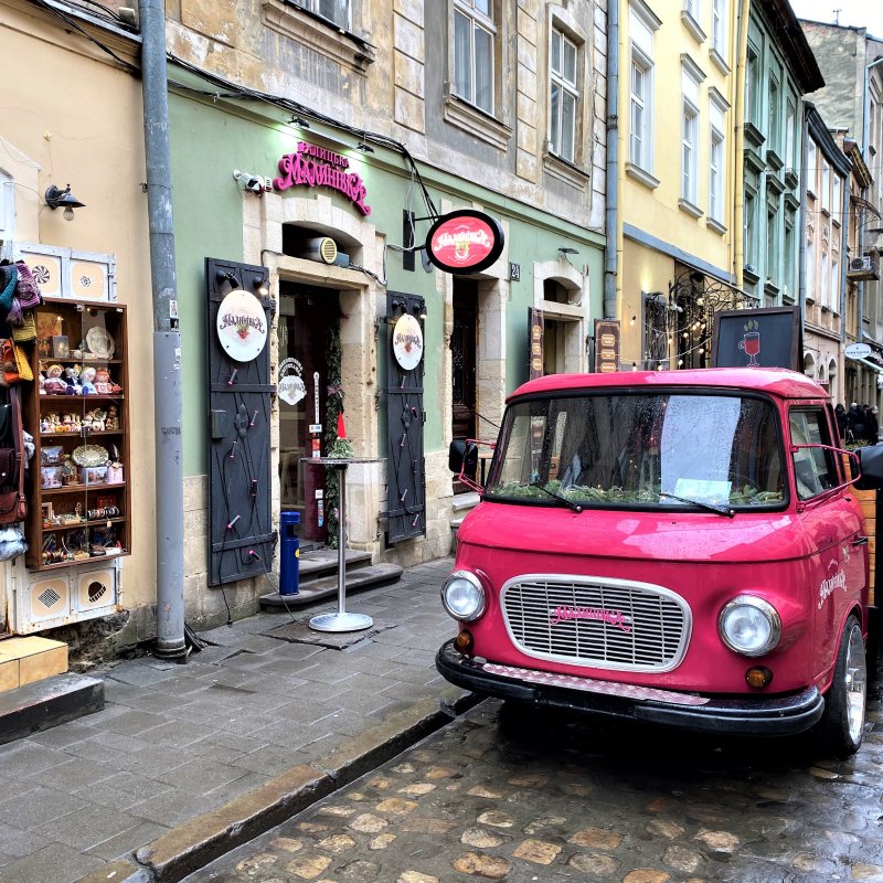 ЩО ПОДИВИТИСЯ